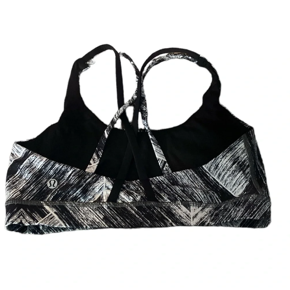 Lululemon Energy Bra Heat Wave White Black sports bra size 8